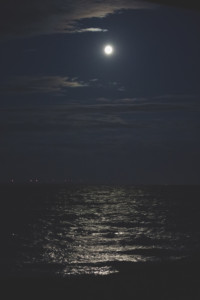 Meri ja kuu